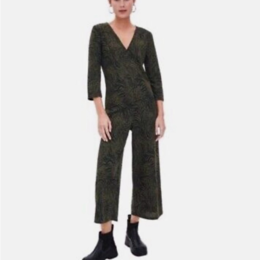 NWT ZARA Trafaluc Animal Print Green & Black Jumpsuit. Size S